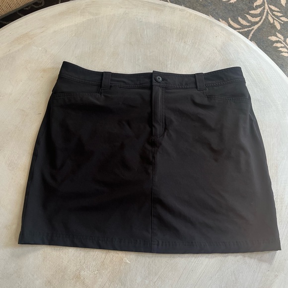 Eddie Bauer Adventurer 2.0 Skort Skirt Black Size 14 Pockets 2 Way Stretch - Picture 1 of 5